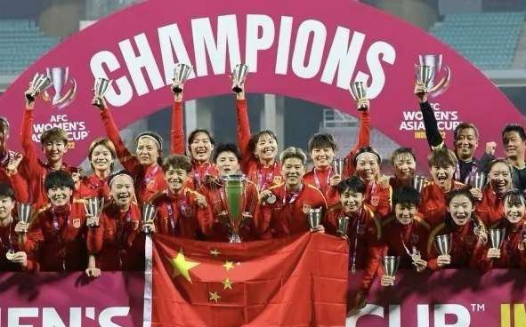 《逃脱》曝正式预告 西尔莎·罗南被自然之力治愈 2024-08-06 8月6日，改编自编剧艾米·利普特罗特的畅销回忆录的电影《逃脱》发布正式预告，影片由诺拉·芬沙伊德执导，西尔莎·罗南领衔主演，萨斯基亚·里维斯、斯蒂芬·迪兰、劳伦·莱尔、伊祖卡·霍伊等主演。
