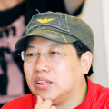 信中岳云鹏表示两个人不同的习惯爱好因为十年的感情而互相影响和改变，“可能再看到这封信我会笑自己，但此刻这是我的心里话，最后我 周迅、高圣远结婚 2014-07-17 7月16日晚，在杭州举办的公益晚会上，周迅身披白色婚纱返场，与高圣远牵手现身在舞台上，向所有人宣布了结婚的消息。