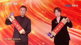 主演马特·达蒙、比尔·默瑞、约翰·古德曼、乔治·克鲁尼、让·杜雅尔丹等现身。
